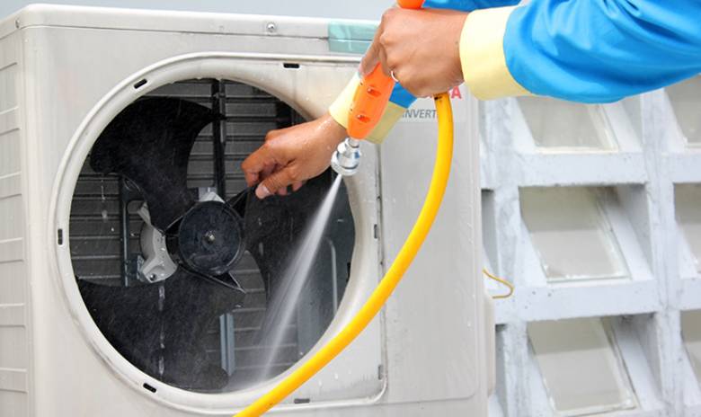 vệ sinh cục nóng định kì tránh điều hòa không lạnh sâu
